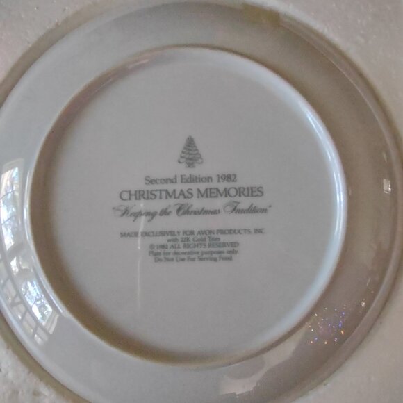 ** 2/$20!!!!  Collectible Christmas plate 1982. Exc condition,box slightly worn. - Picture 3 of 5